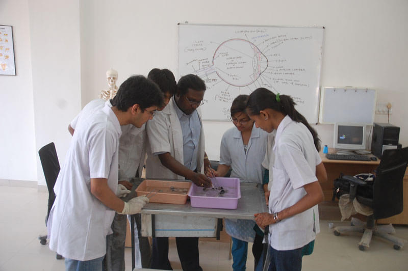 Gujarat Adani Institute of Medical Sciences Kachchh College Facilities photo 3